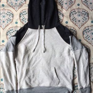 🌻 Blocked Gray White Sweater American Eagle Small